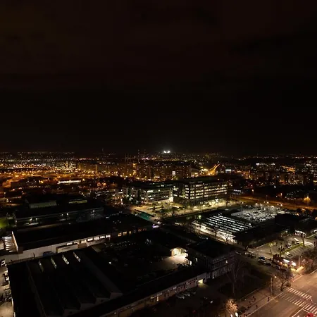 Апартаменты In The Sky - West 65 Tower